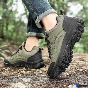 Orthopedic hiking shoes